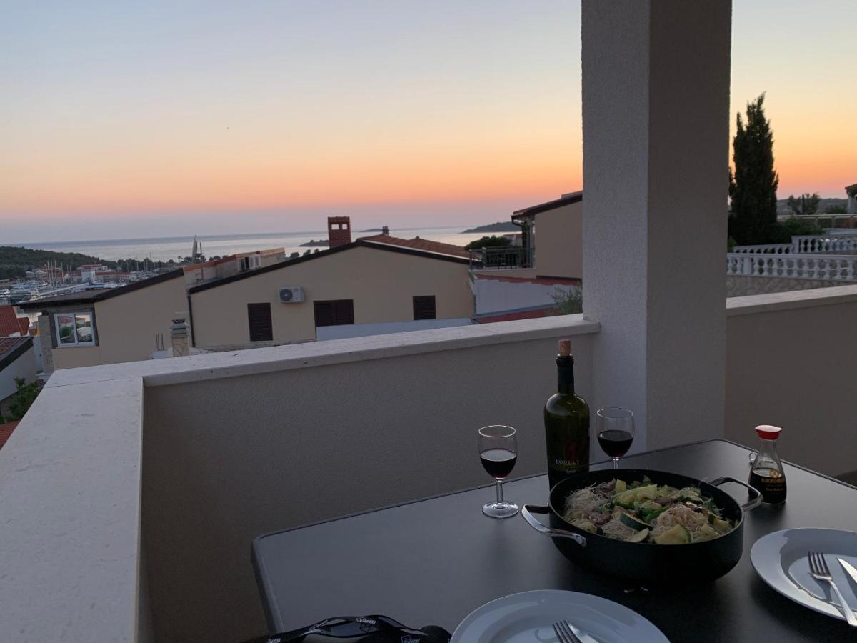 Mara Apartment Rogoznica  Luaran gambar
